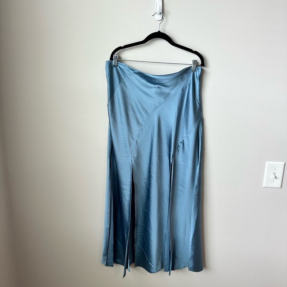 Satin skirt with slits